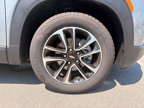 Used 2025 Chevrolet TrailBlazer LT FWD image 32
