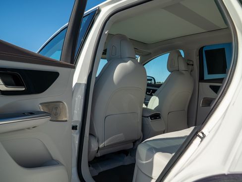 Certified 2023 Mercedes-Benz EQE 350+ 4MATIC SUV image 25