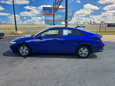 Used 2024 Hyundai Elantra SE image 5