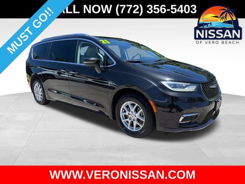 Used 2021 Chrysler Pacifica Touring-L FWD image 1