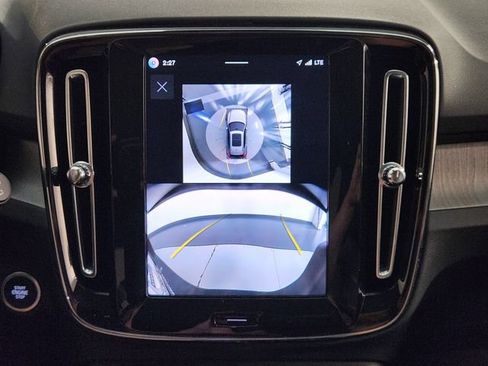 Certified 2026 Volvo XC40 B5 Plus AWD/4WD image 18
