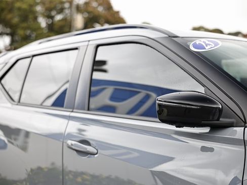 Used 2023 Nissan Kicks SR w/ SR Premium Package image 10