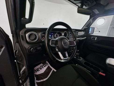 Used 2021 Jeep Wrangler Unlimited Sahara AWD/4WD image 9