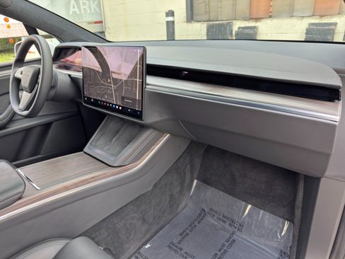 Used 2023 Tesla Model X AWD/4WD image 14