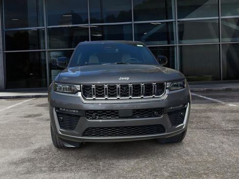 New 2026 Jeep Grand Cherokee Limited w/ Luxury Tech Group II RWD image 2