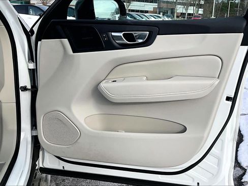 Certified 2023 Volvo XC60 T8 Plus image 21