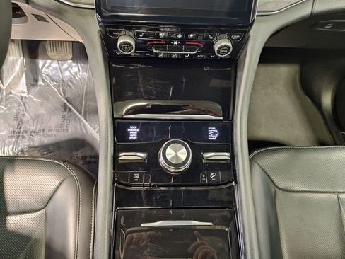 Used 2022 Jeep Grand Cherokee Overland AWD/4WD image 11