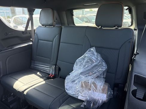 New 2026 GMC Yukon XL AT4 w/ AT4 Premium Plus Package AWD/4WD image 7
