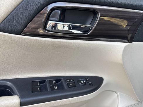 Used 2017 Honda Accord EX image 14