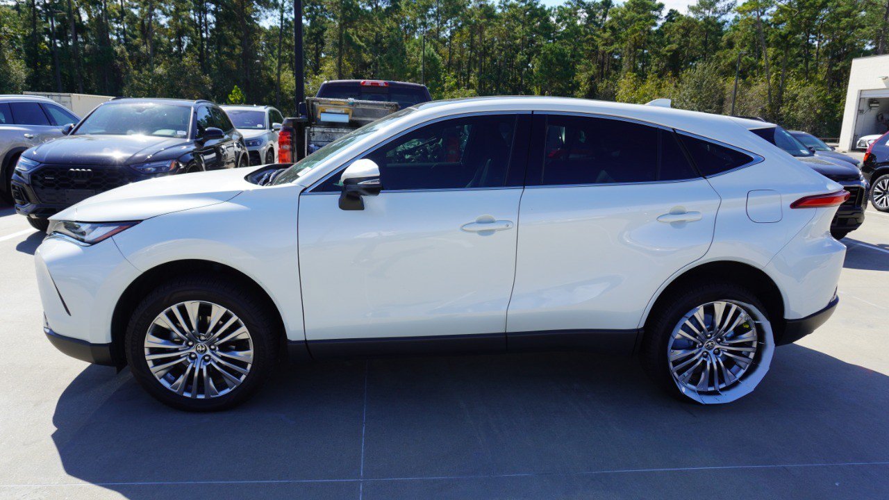 Used 2022 Toyota Venza Limited w/ Advanced Technology Package AWD/4WD image 3
