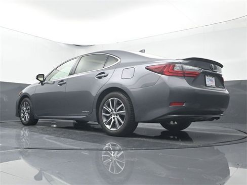 Used 2016 Lexus ES 300h image 21