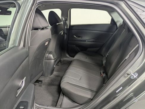 Certified 2025 Hyundai Elantra SE FWD image 25