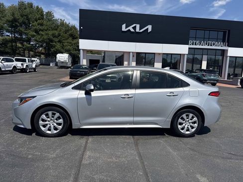 Used 2024 Toyota Corolla LE FWD image 2