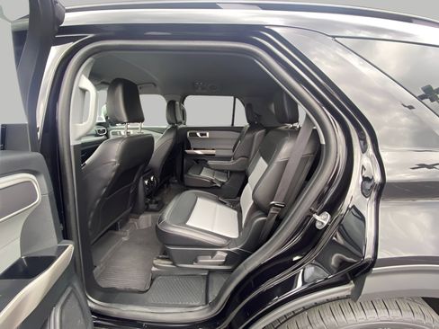 Certified 2023 Ford Explorer XLT w/ Equipment Group 202A AWD/4WD image 15