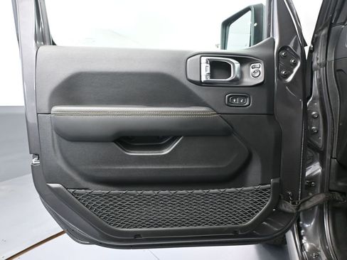 Used 2025 Jeep Wrangler Sahara w/ Technology Group image 21