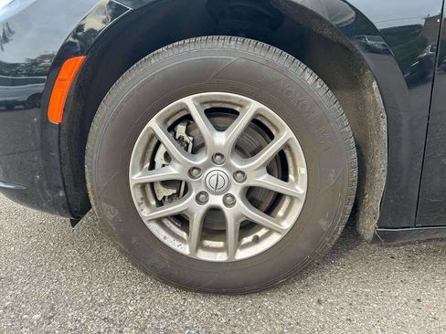 Used 2026 Chrysler Pacifica Select FWD image 9
