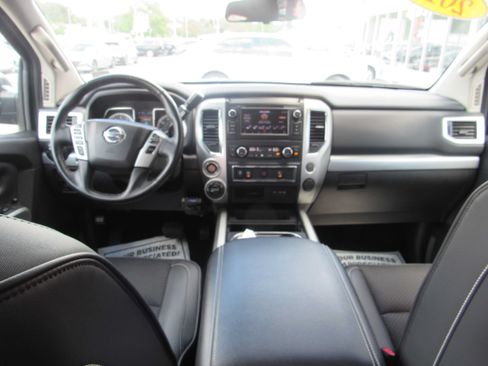 Used 2019 Nissan Titan PRO-4X AWD/4WD image 18
