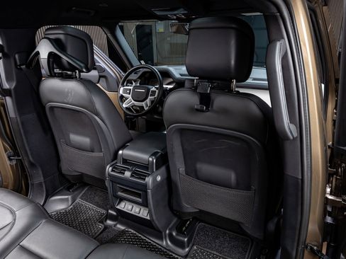 Used 2025 Land Rover Defender 110 X-Dynamic SE image 30