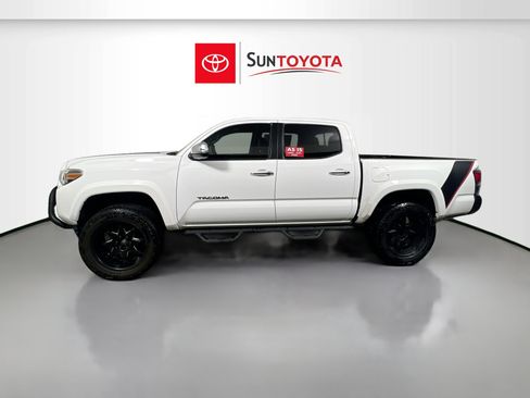 Used 2017 Toyota Tacoma Limited w/ Tow Package AWD/4WD image 7