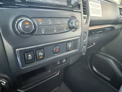 Used 2022 Nissan Titan SV image 26
