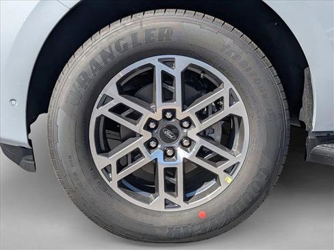 New 2025 Ford Expedition Active image 9