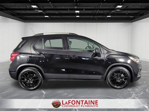 Certified 2022 Chevrolet Trax LT w/ Midnight Edition image 9