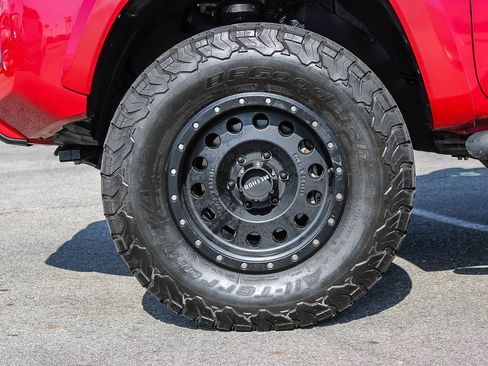 Used 2020 Toyota Tacoma SR5 w/ Technology Package AWD/4WD image 9
