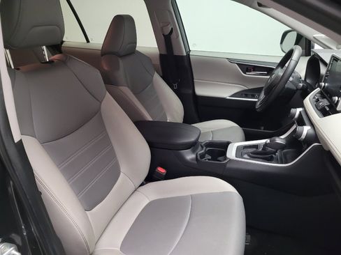 Used 2020 Toyota RAV4 XLE Premium w/ Carpet Mat Package FWD image 21