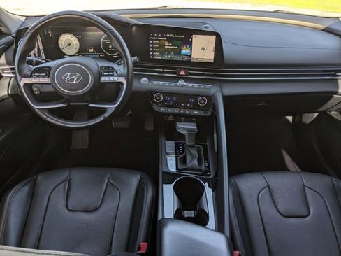 Used 2021 Hyundai Elantra Limited image 18