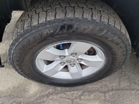 Used 2019 RAM 1500 Classic SLT AWD/4WD image 33