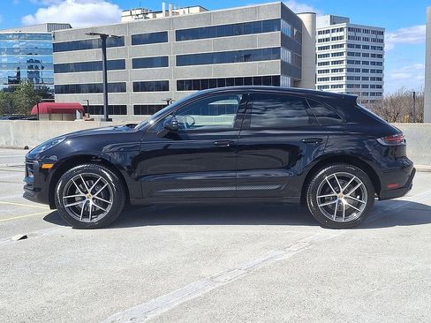 Used 2025 Porsche Macan image 2
