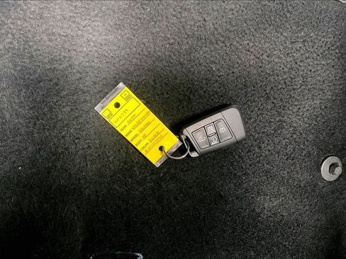 Used 2024 Volkswagen Tiguan SE image 11