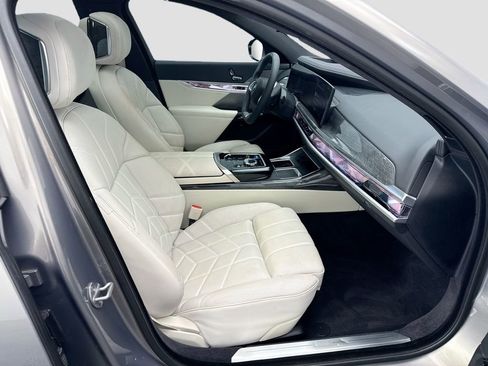 Certified 2024 BMW i7 xDrive60 image 19