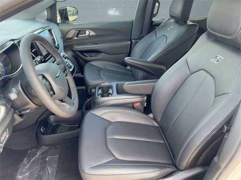 New 2026 Chrysler Pacifica Select image 14