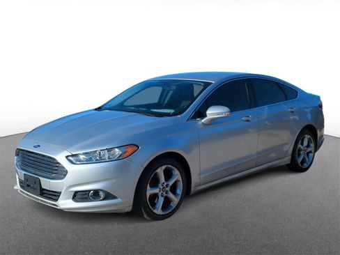Used 2016 Ford Fusion SE w/ Equipment Group 202A image 4