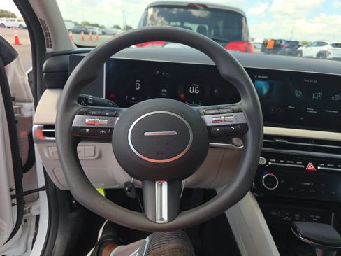 Used 2025 Hyundai Tucson SEL FWD image 2