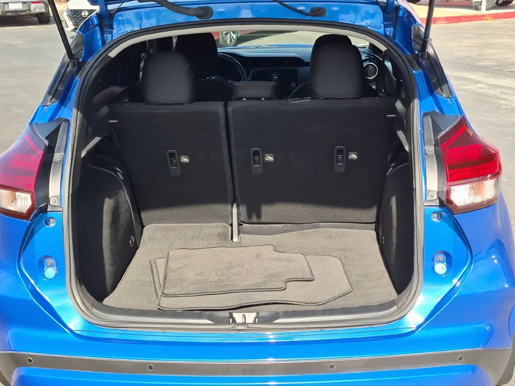Used 2021 Nissan Kicks SR w/ Exterior Package FWD image 29