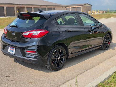 Used 2018 Chevrolet Cruze LT w/ Redline Edition FWD image 5