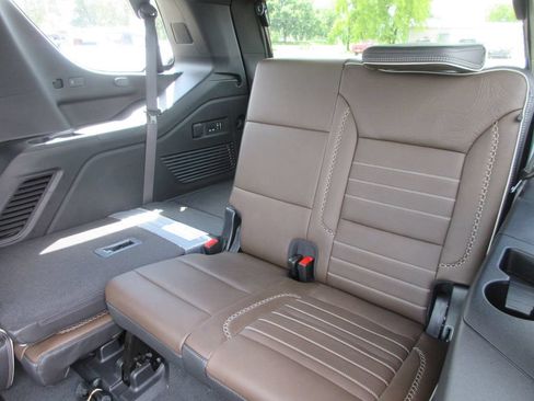 New 2026 GMC Yukon Denali Ultimate AWD/4WD image 13