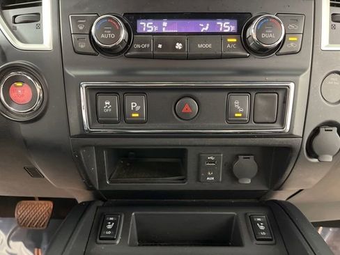 Used 2018 Nissan Titan SL w/ Midnight Edition RWD image 27