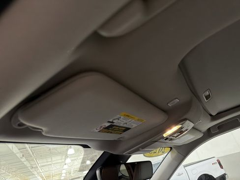 Used 2023 Toyota Highlander XLE image 10