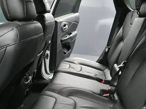 Used 2023 Jeep Cherokee Altitude Lux AWD/4WD image 8