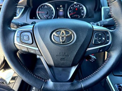 Used 2017 Toyota Camry SE image 11