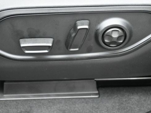 New 2025 Jeep Grand Cherokee Laredo w/ Luxury Tech Group I image 18