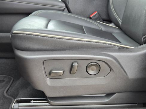 Used 2025 Chevrolet Tahoe Premier RWD image 28