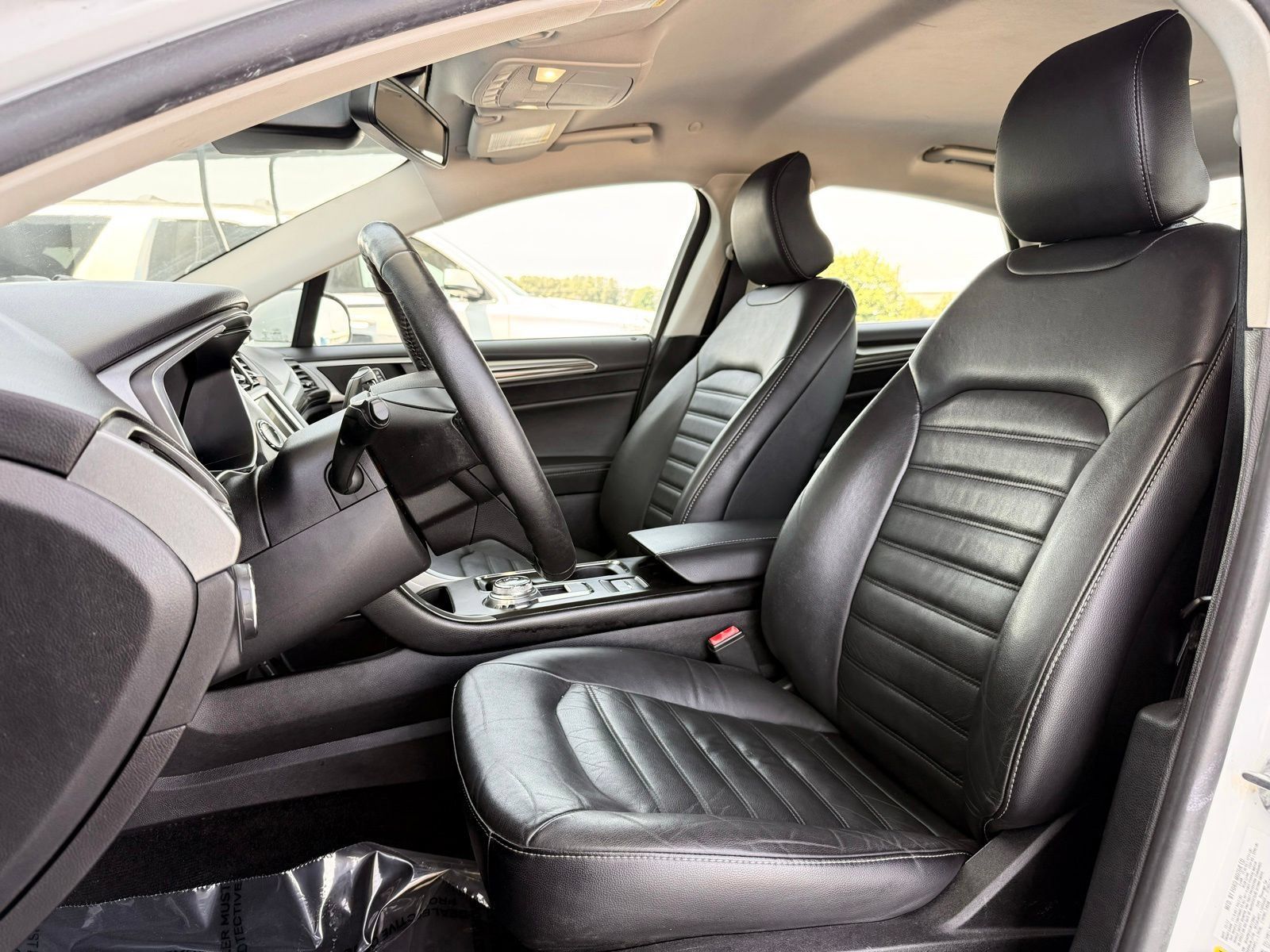 Used 2018 Ford Fusion SE w/ Equipment Group 602A FWD image 14