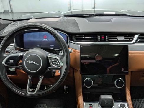 Used 2021 Jaguar F-PACE SVR image 16