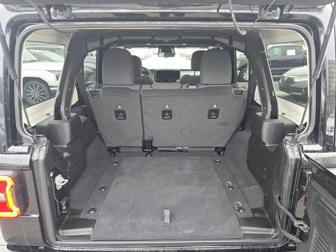 Used 2026 Jeep Wrangler Sahara image 27