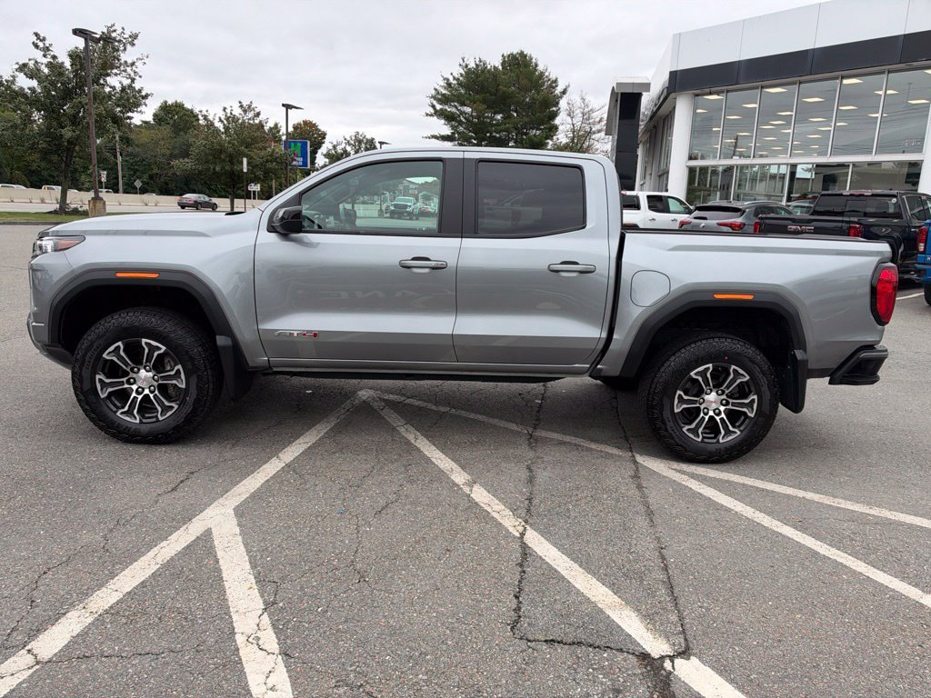 Used 2024 GMC Canyon AT4 AWD/4WD image 2