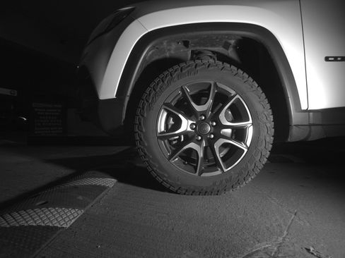 Used 2025 Jeep Compass Trailhawk image 12